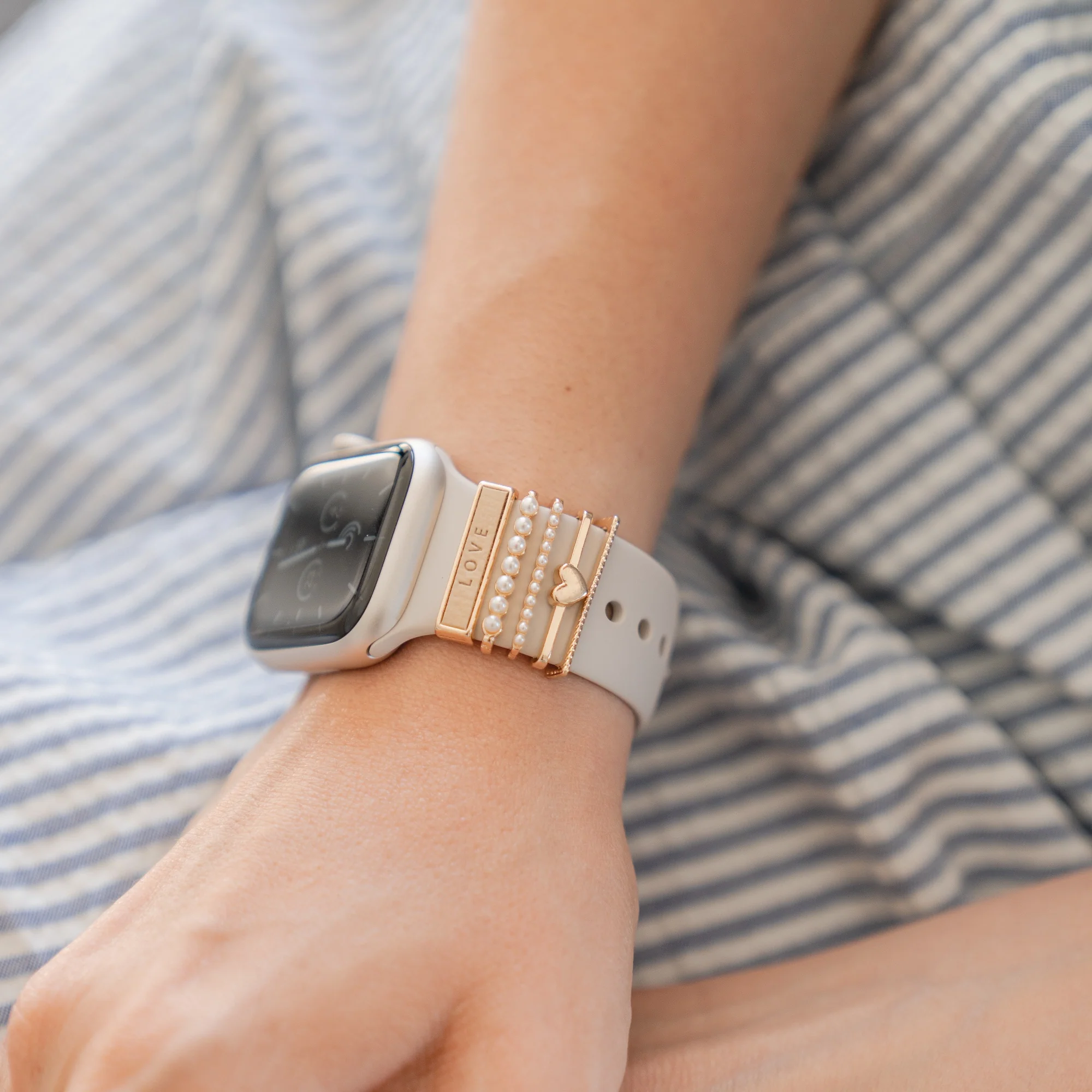 arktisband Apple Watch Charms "Love" - Gold - Image 3