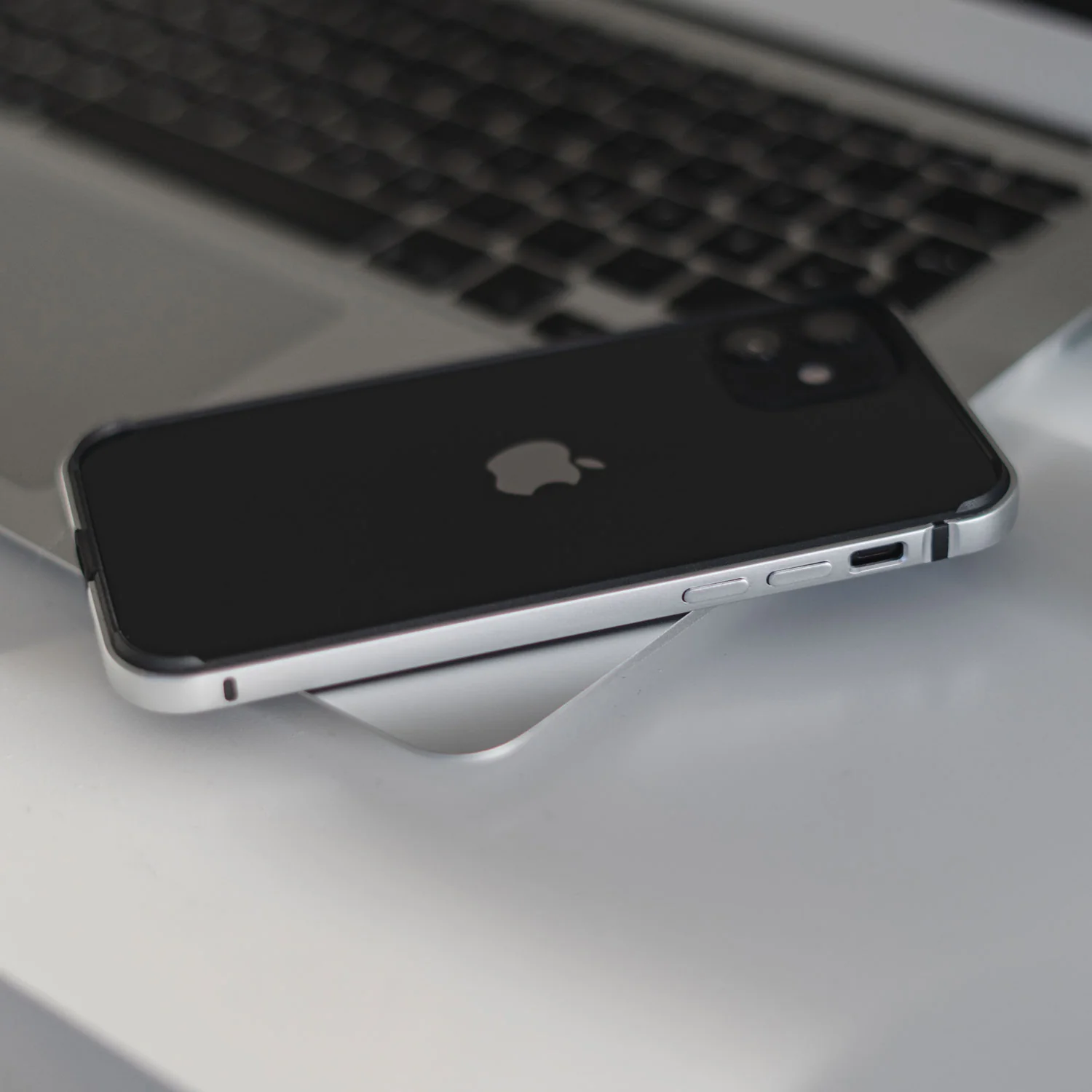 Aviato AirZERO Alu Bumper für iPhone 13 Pro - Image 11